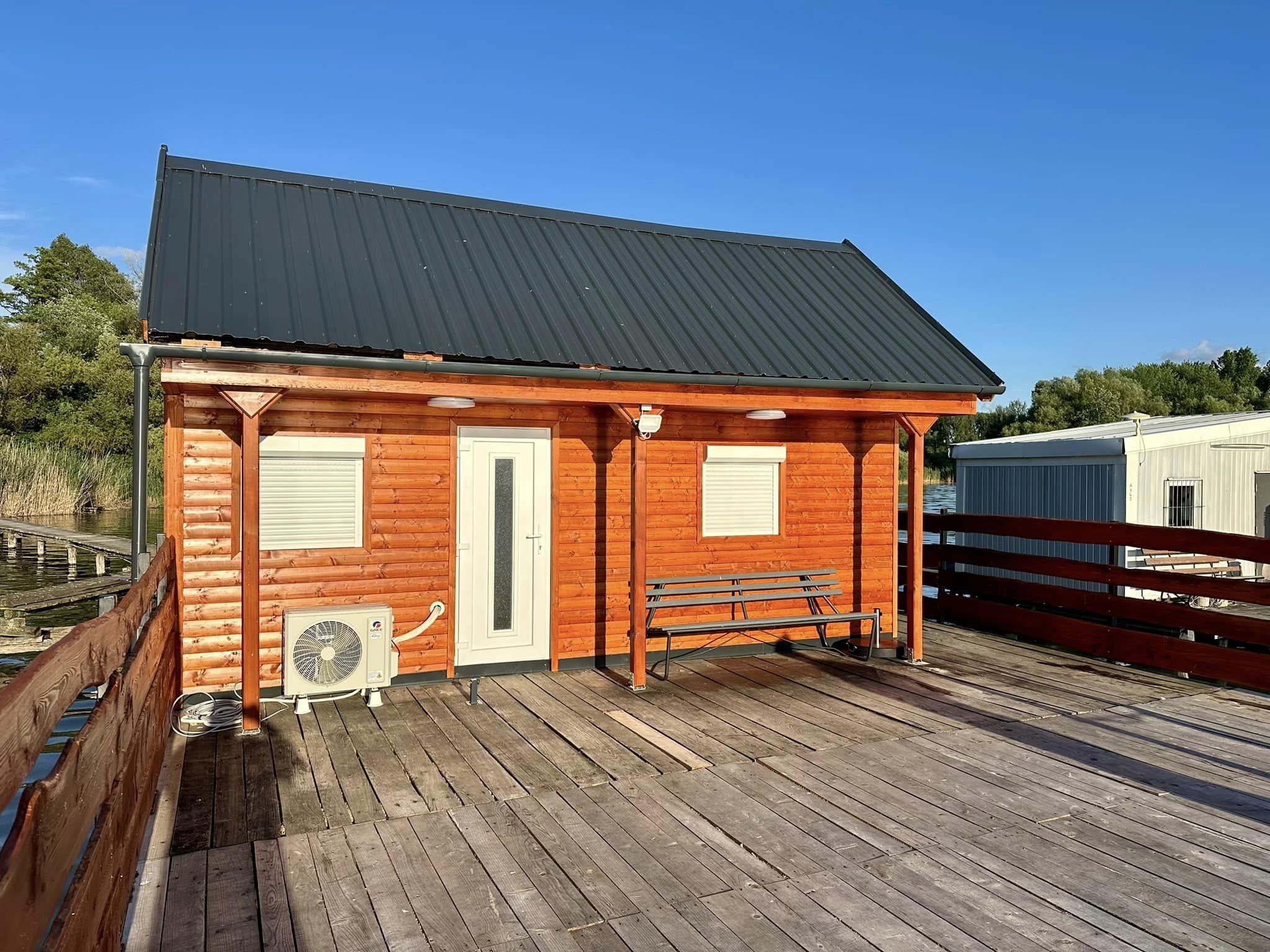 Joker Horgászház A150